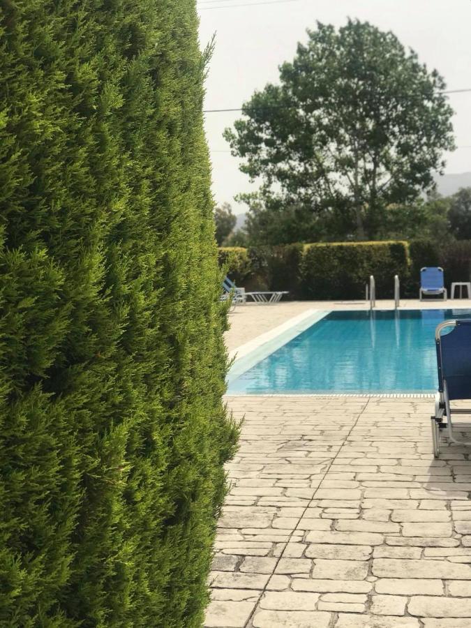 לגאנאס Derekas Studios & Apartments מראה חיצוני תמונה