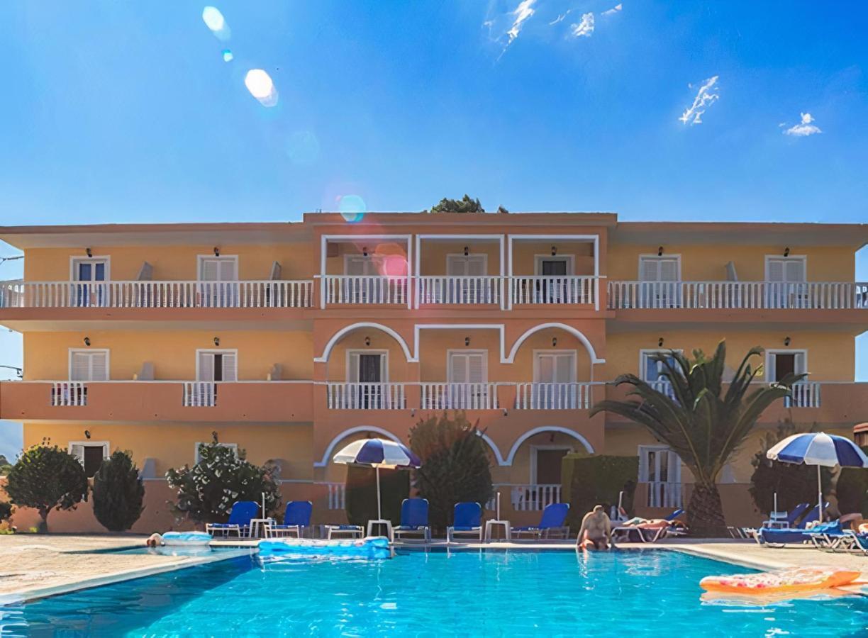 לגאנאס Derekas Studios & Apartments מראה חיצוני תמונה