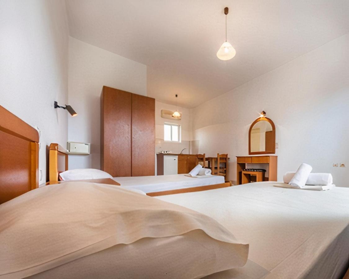 לגאנאס Derekas Studios & Apartments מראה חיצוני תמונה
