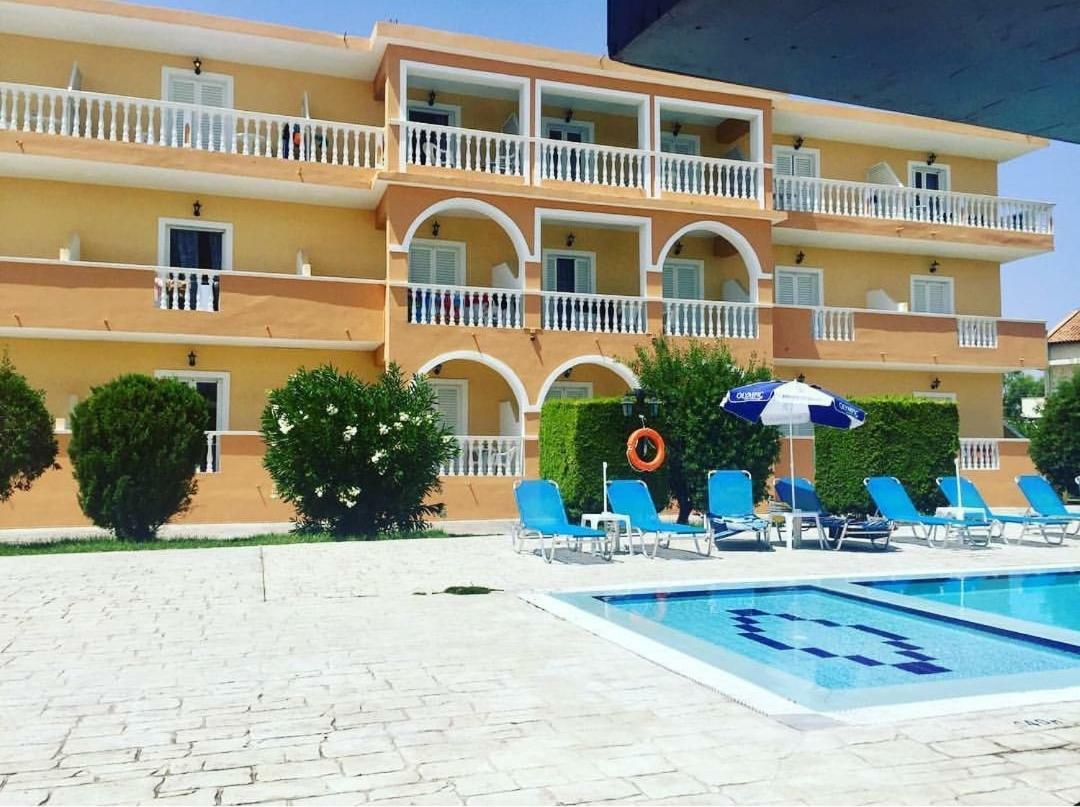 לגאנאס Derekas Studios & Apartments מראה חיצוני תמונה