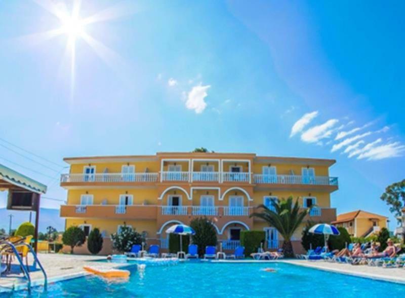 לגאנאס Derekas Studios & Apartments מראה חיצוני תמונה
